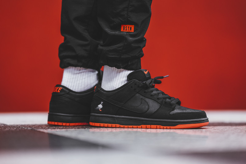 Nike SB Dunk Low Black Pigeon | 883232-008 | Grailify